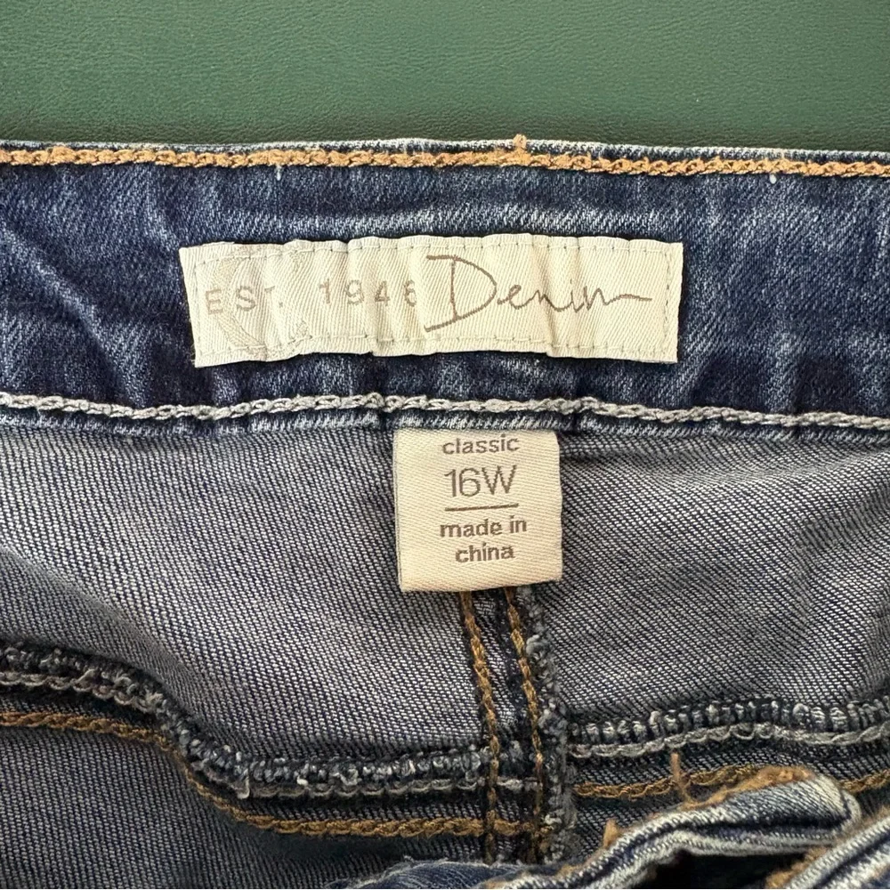 Est 1946 Denim Shorts Womens Size 16W Embroidery Stretch Classic (429